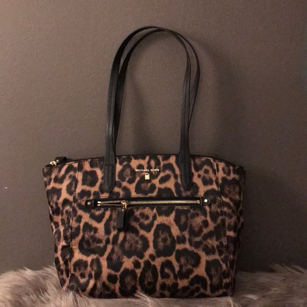 MICHAEL Michael Kors Kelsey Top-Zip Medium Tote